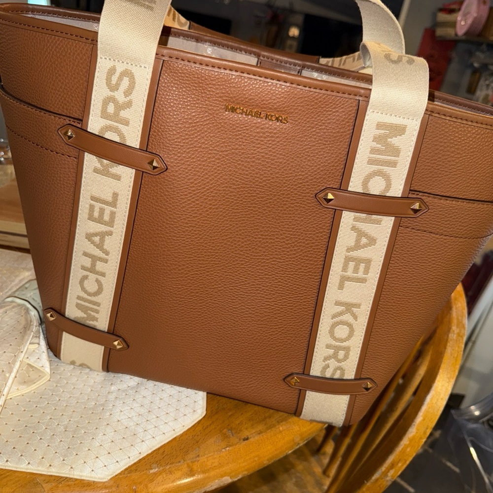 MICHAEL Michael Kors Tan and Cream Tote